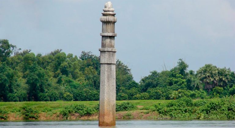 Debor-Dibar-Stambha-Naogaon