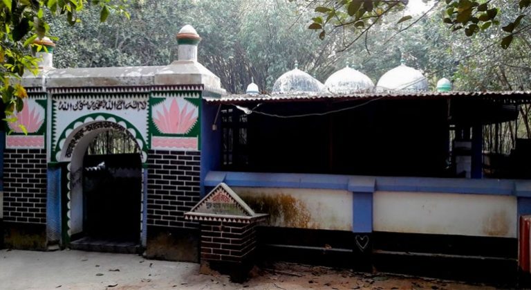 Laldighi-Nine-Dome-Mosque-Rangpur-770x420