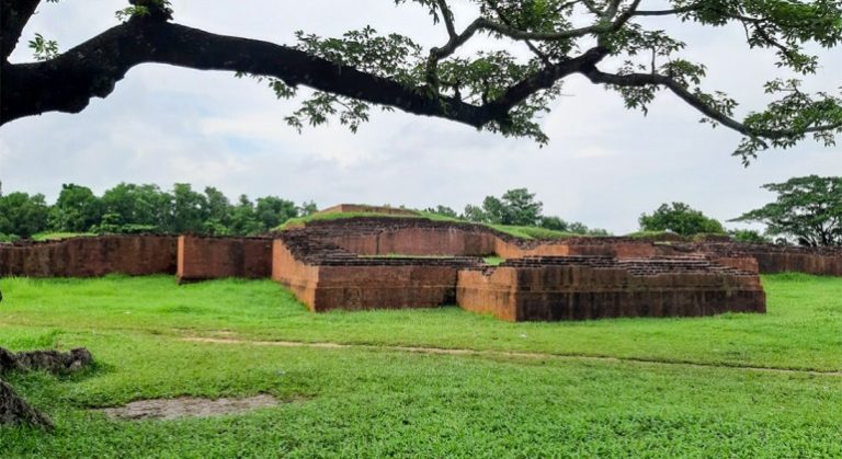 Palace-Of-Queen-Mainamati-Comilla-770x420