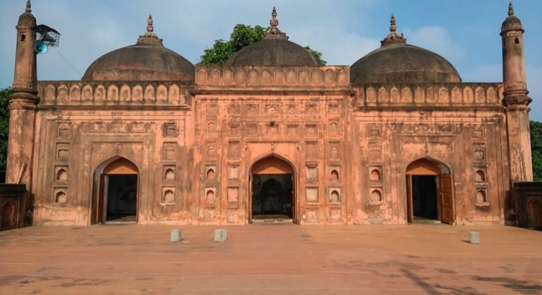 Sha-Niamatullah-Masjid-Three-Dome-Mosque-770x420