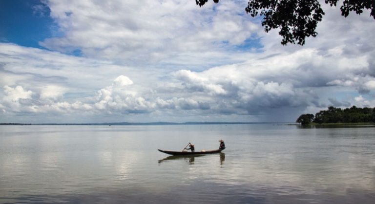 hakaluki-haor-travel-770x420